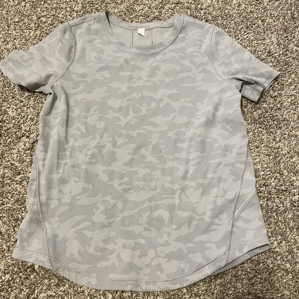 Lululemon camo shirt size 4